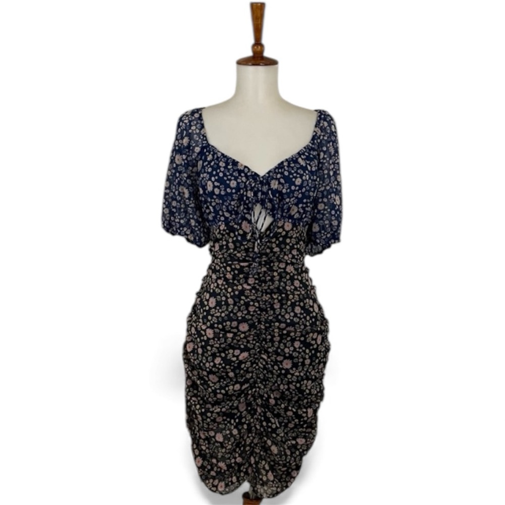 Free People Tessa Wiggle Dress L Ruched Cut Out Short Sleeve Sweetheart Sheath‎